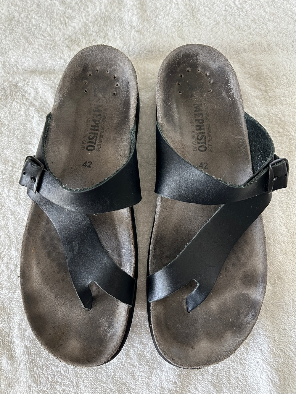 Mephisto Helen Thong Sandal, Good Condition, Size 10.
